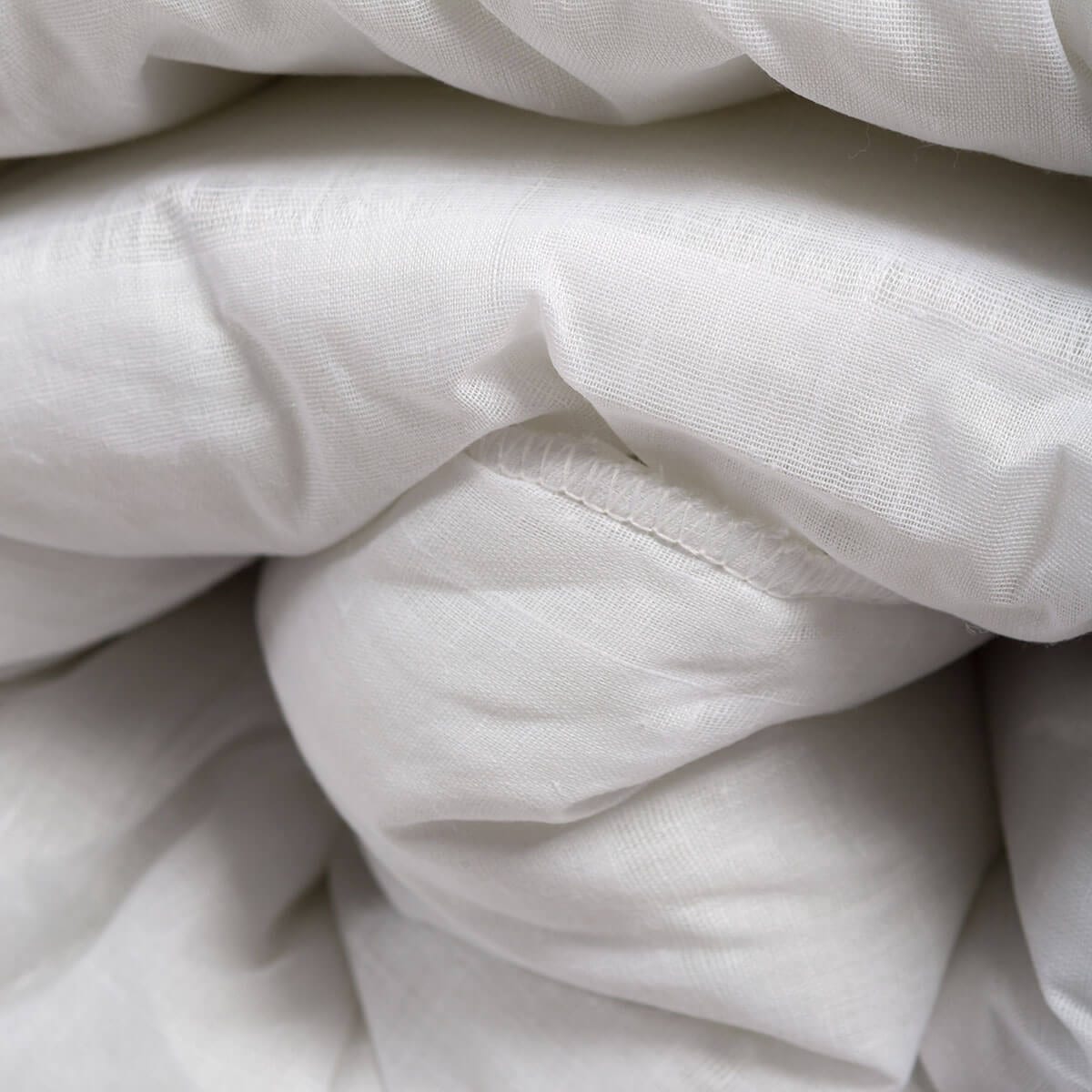 Wipe clean single bed duvets for healthcare use