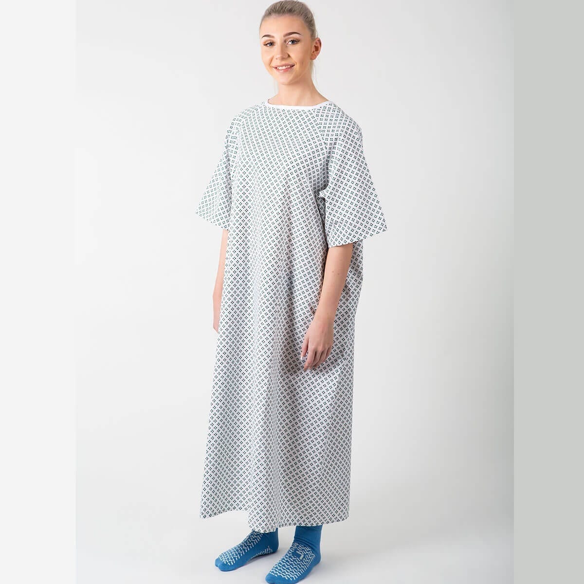 Pullover hospital patient gown Interweave Healthcare