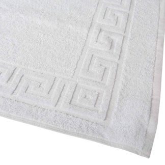 white bath mat