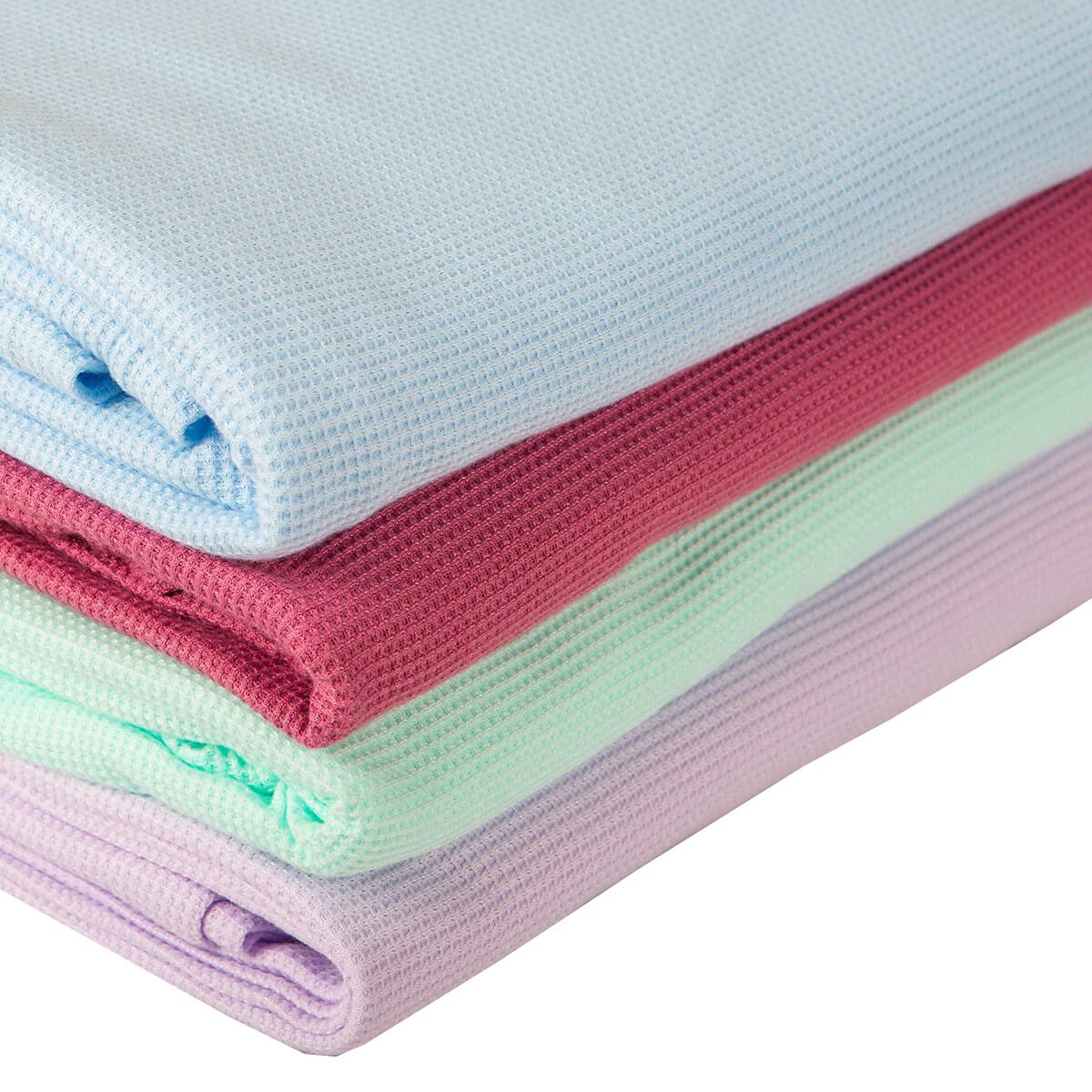 Thermal throw blankets used by hospitals